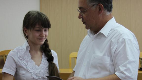 Невинномысск отмечает День государственного флага России