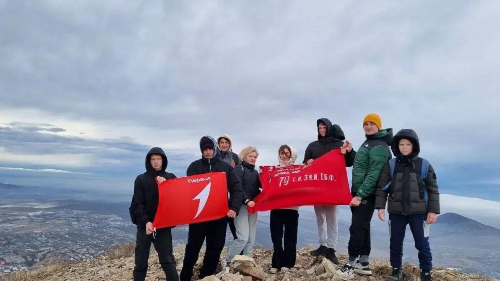 Школьники и педагоги села Труновского покорили гору Бештау