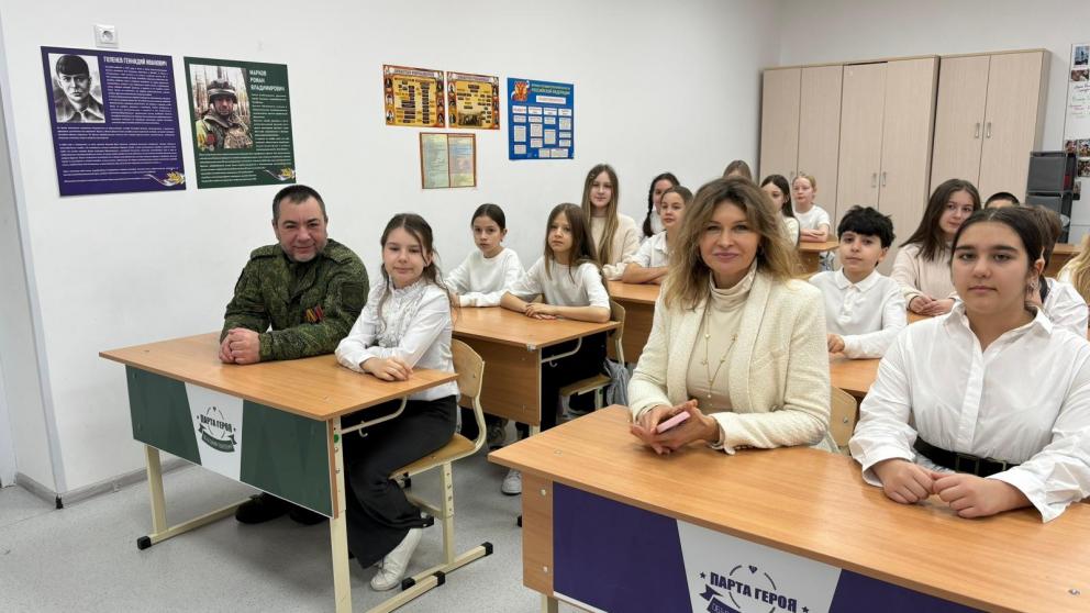 В ставропольской школе №1 появилась «Парта Героя»
