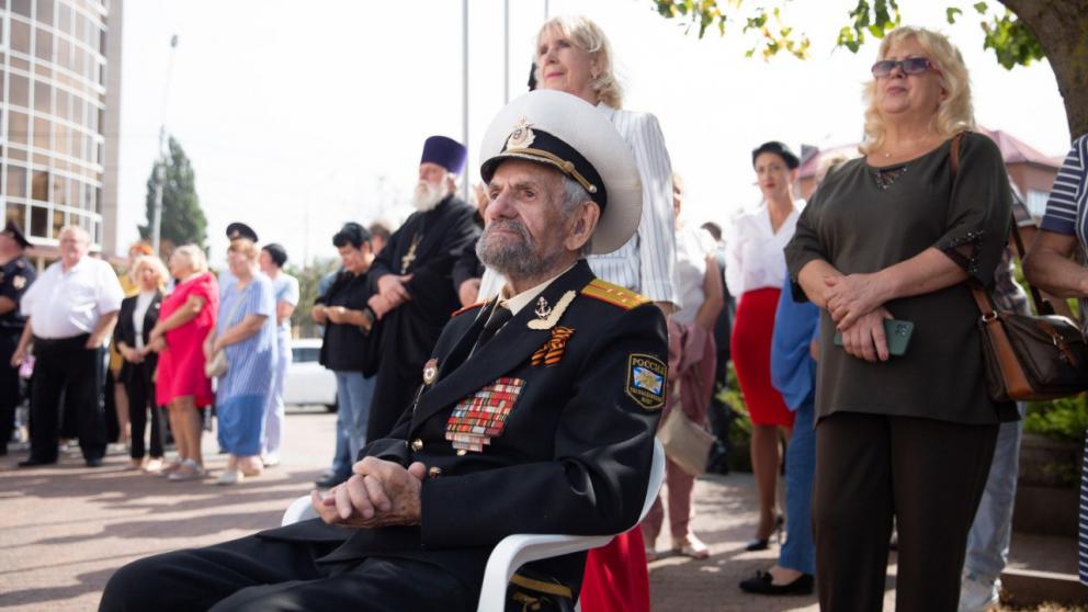 Глава Ставрополя поздравил пожилых жителей города