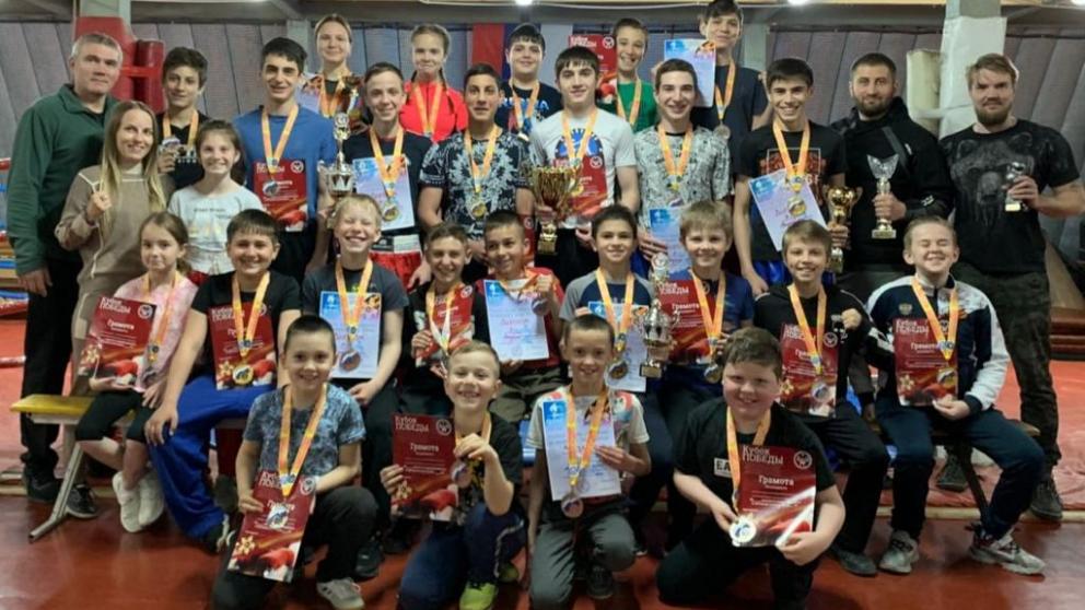 Спортсмены из Кисловодска завоевали 29 медалей на соревнованиях по кикбоксингу