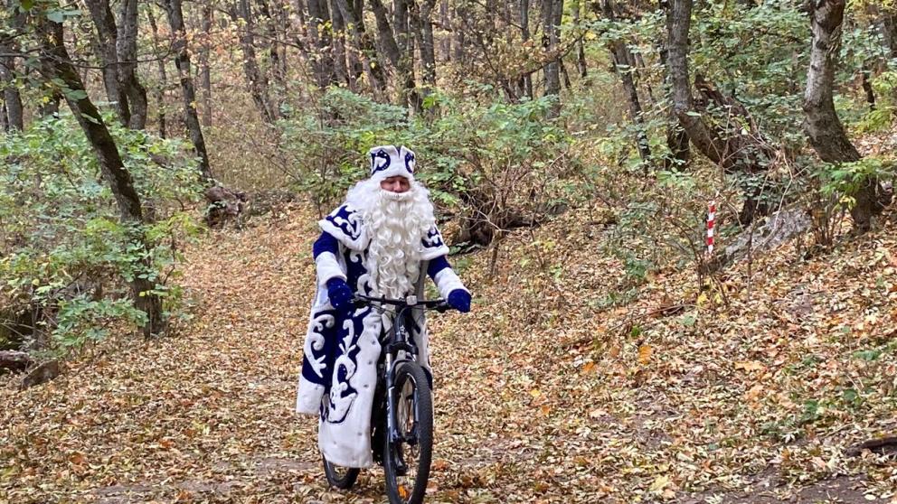 В Железноводске маршрут будущего велотерренкура проверил Дед Мороз