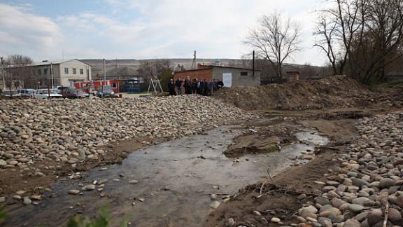 Берегоукрепительные работы на водных объектах Петровского района обсудили депутаты ДСК