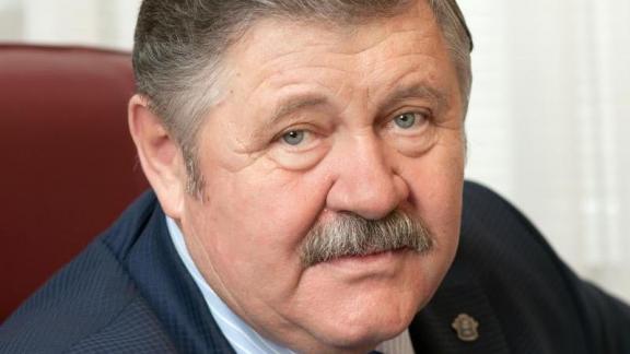 Президент нотариальной палаты Ставрополья поздравил женщин с 8 Марта