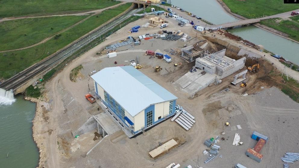 На строящейся Барсучковской ГЭС на Ставрополье приступили к монтажу гидросилового оборудования