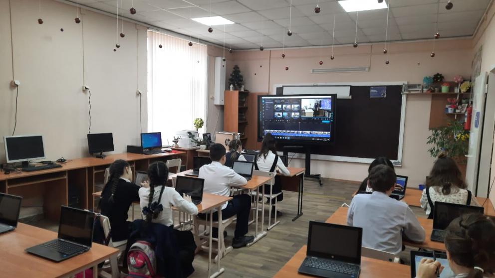 В три школы Зеленокумска поступило новое интерактивное оборудование