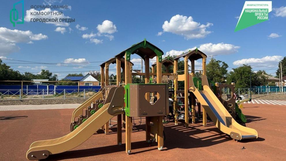В Новоалександровске установили спортивную площадку и игровую зону