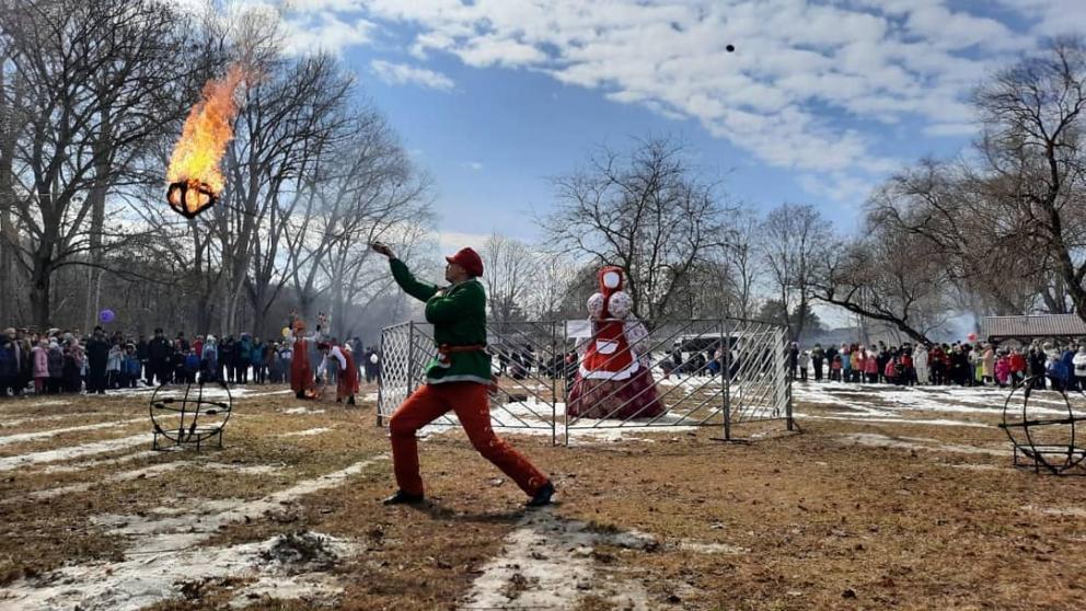 В Ессентуках на Масленицу устроили файер-шоу