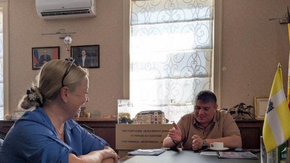 Глава Ессентуков встретился с женой бойца СВО, обратившейся на прямую линию губернатора
