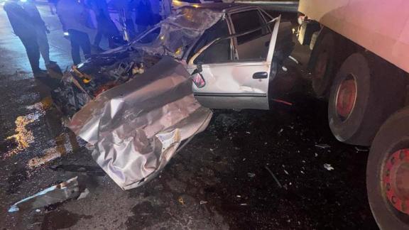 В Ставрополе грузовик въехал в легковушку: 2 человека пострадали