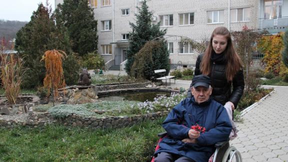 Волонтёры помогают в Ставропольском геронтологическом центре