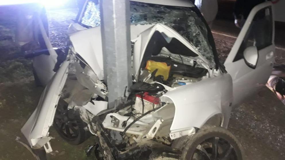 Водитель без прав влетел в столб в Грачёвском районе