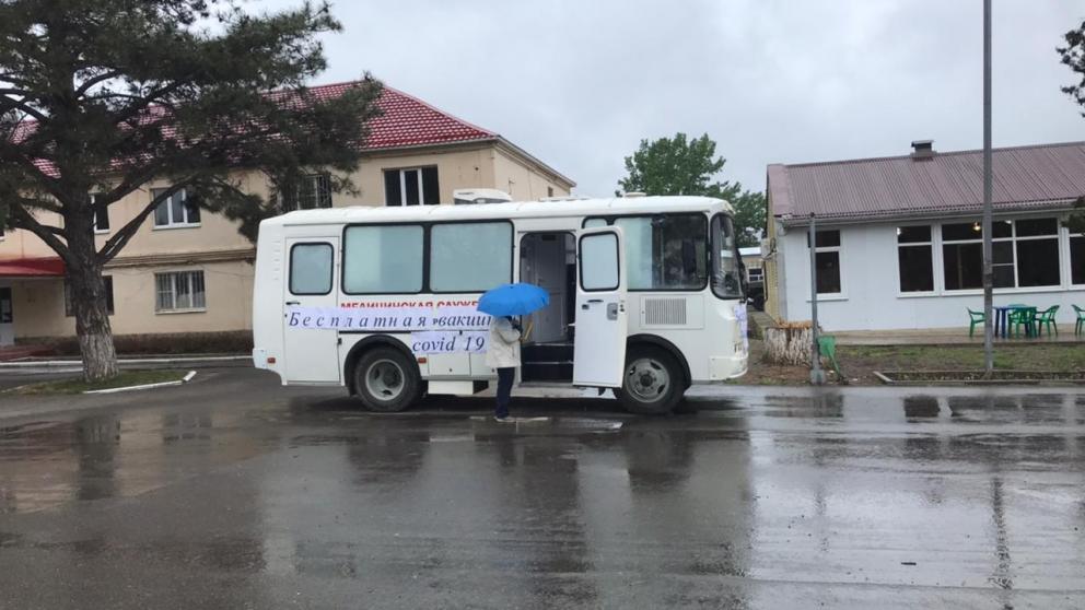 В селе Кочубеевском на Ставрополье в День Победы работает выездной пункт вакцинации