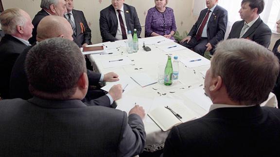 О земле и воде беседовал Владимир Владимиров с жителями Грачевского района