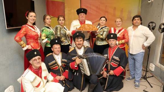 Народный ансамбль «Казачья вольница» из Петровского района выступил на краснодарском радио «Казак ФМ»
