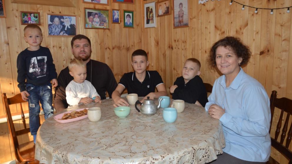 Дом, где живут вера, труд и музыка: история семьи Жежеря из села Дивного