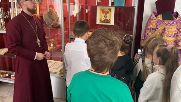 В селе Курсавка работает выставка «Собор святых Ставропольской митрополии»