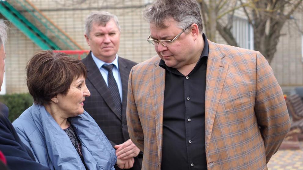 Детский сад в селе Константиновском осмотрел губернатор Владимиров