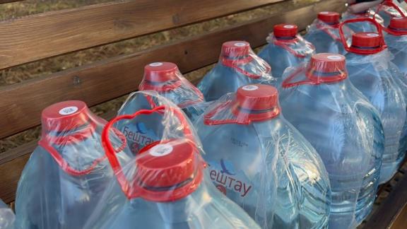 Жители Предгорного округа отправили бойцам СВО крещенскую святую воду