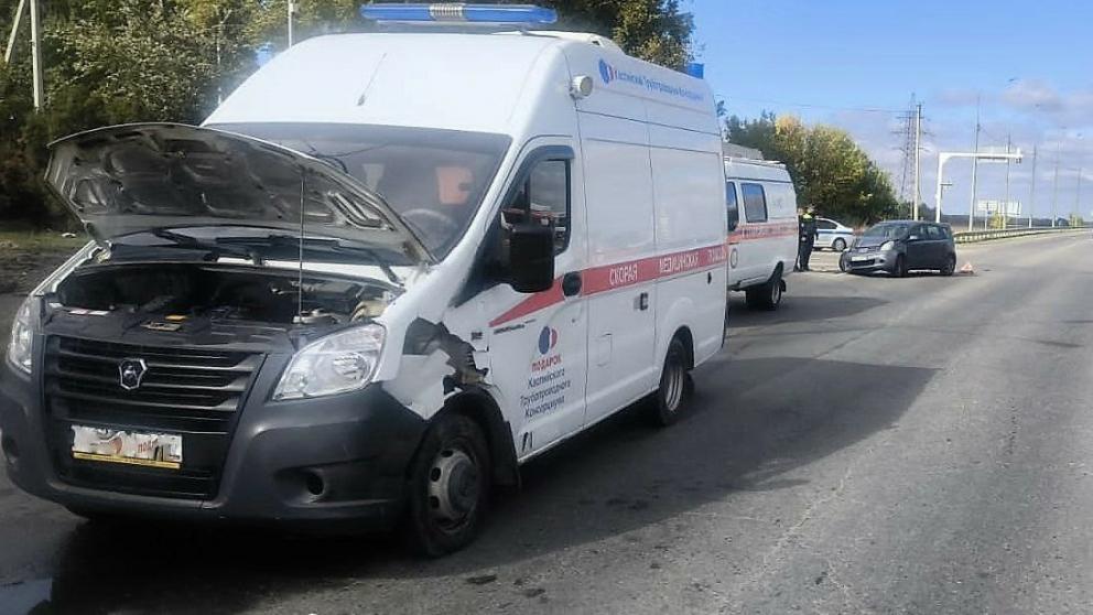 Два фельдшера скорой помощи попали в больницу после ДТП в Ставрополе