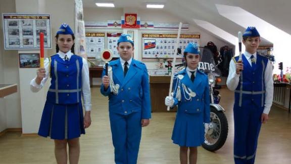 Ребятам из отряда ЮИД в Ставрополе рассказали об истории инспекторского жезла