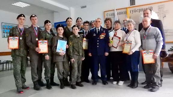 В Ставрополе состязались в стрельбе ветераны и молодые кадеты