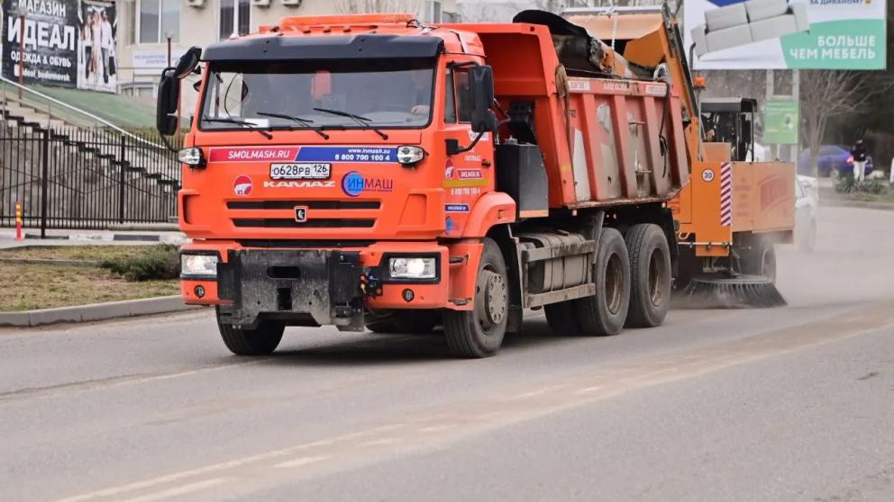 В Будённовске стартовала весенняя уборка улично‑дорожной сети