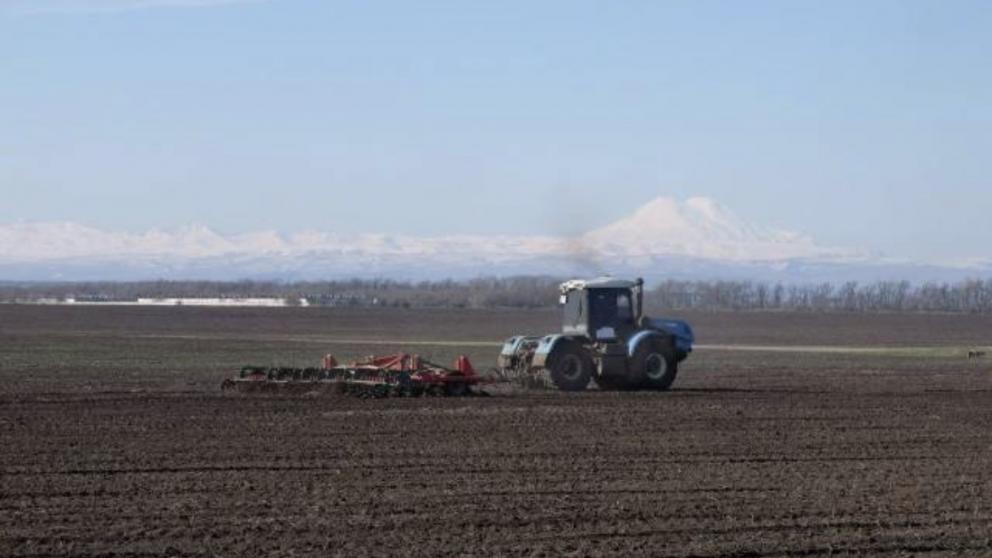 В Предгорном округе стартовали весенние полевые работы