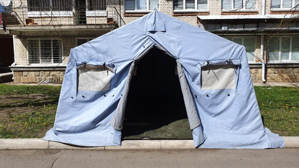 На территории одной из больниц Ставрополя появилась палатка для осмотра пациентов