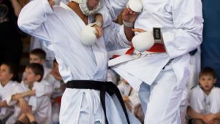 За открытый Кубок Ставропольского края по карате боролись около 350 спортсменов