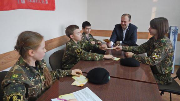 Ставропольские кадеты сделали новогодние открытки ветеранам Великой Отечественной войны