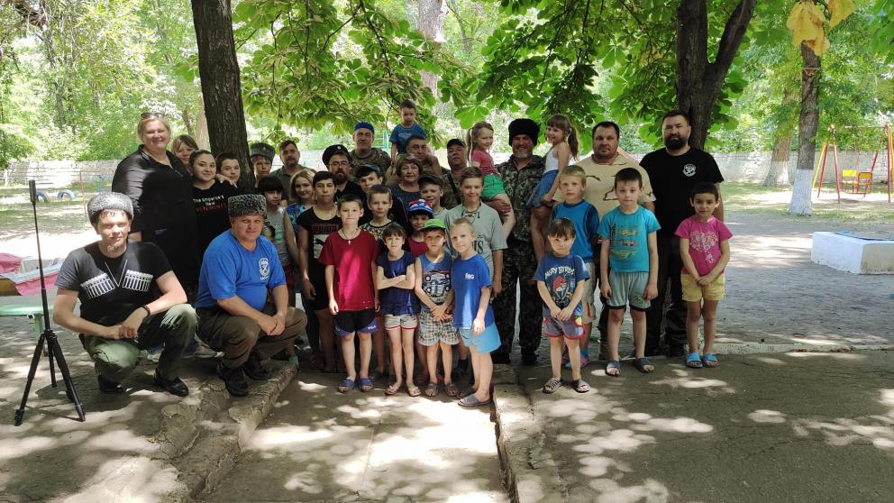 Ставропольские казаки доставили в луганский город Антрацит очередную партию гуманитарной помощи