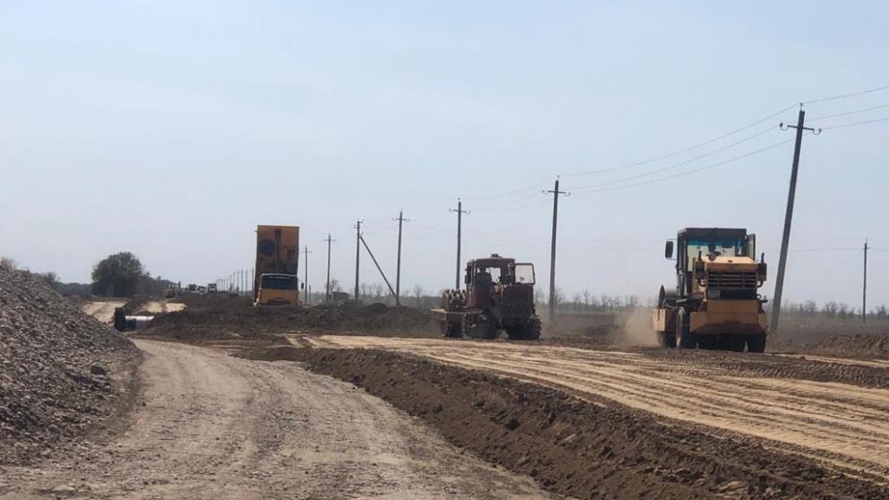 На Ставрополье отремонтировали уже половину дороги к селу Озёрному