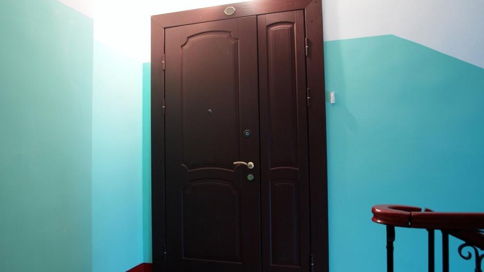 В Кисловодске мужчина выгнал жену и заперся в квартире с ребёнком