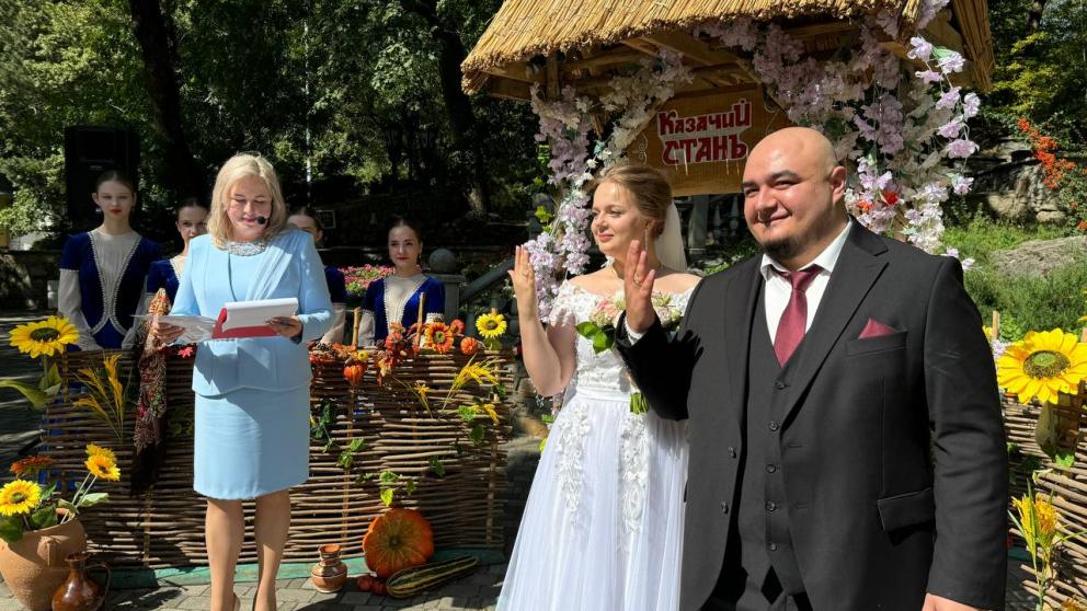 Молодожен в Железноводске посвятили в казаки в День края