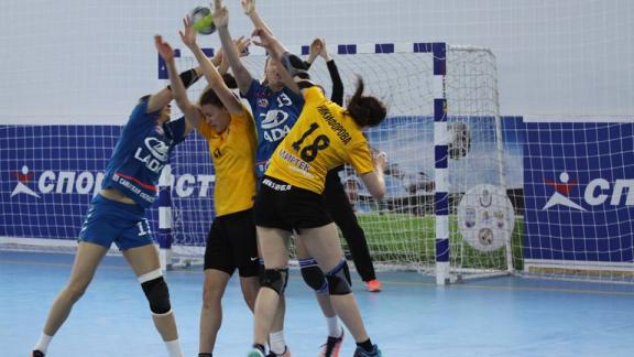 Ставропольские гандболистки попали под «Ладу»