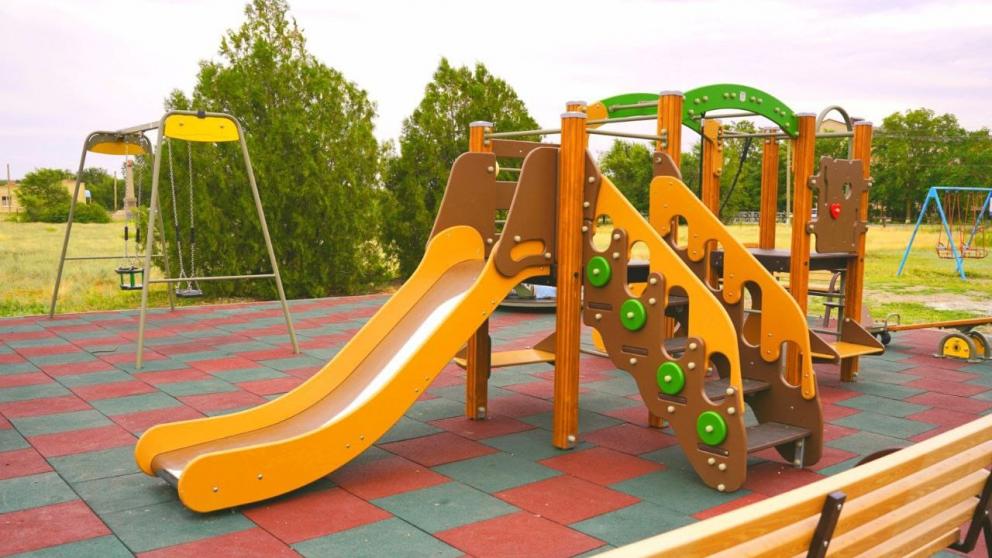 В селе Арзгир на Ставрополье открылась детская площадка