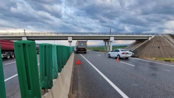 В Предгорном округе при столкновении трёх автомобилей пострадал водитель