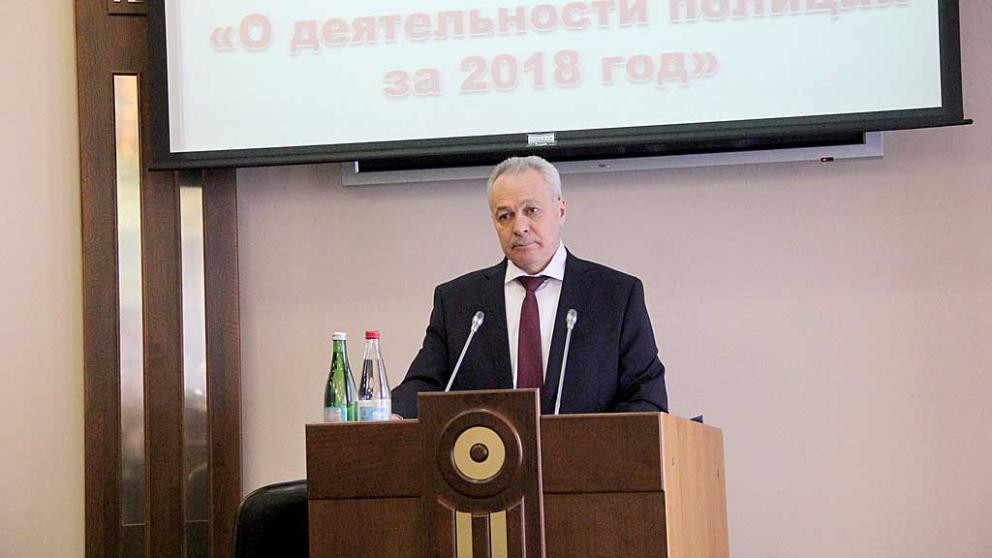 В Думе Ставрополья отчитался о работе начальник полицейского главка