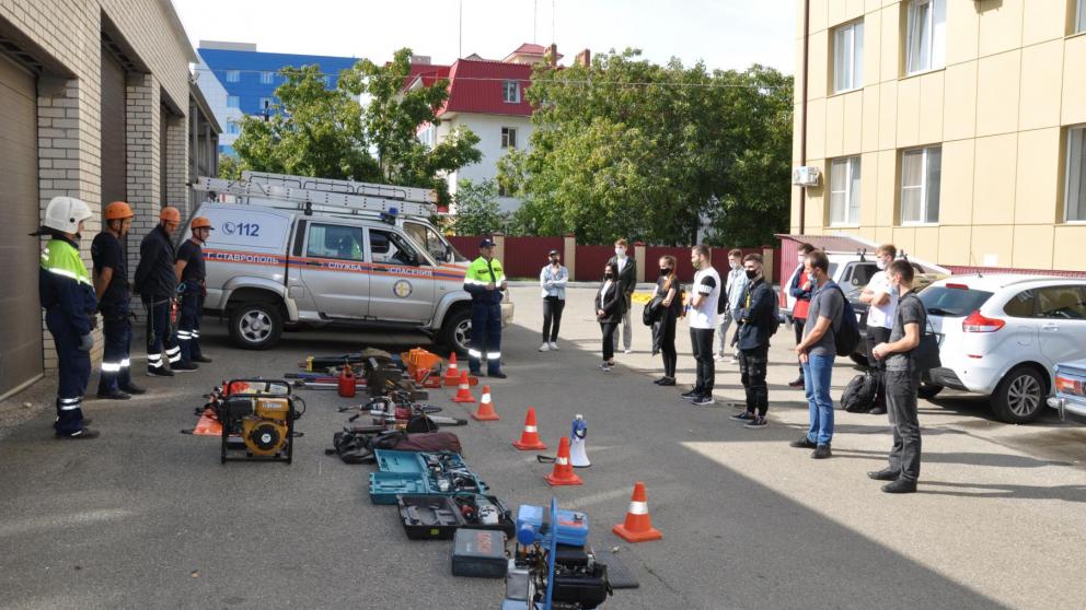 Спасатели Ставрополя провели День открытых дверей для студентов СКФУ