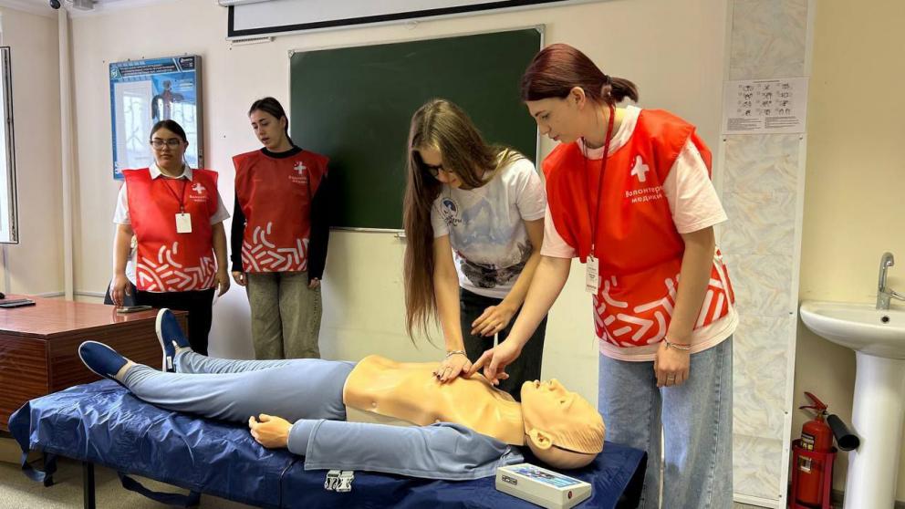 Волонтёры-медики провели мастер-класс по оказанию первой помощи в Петровском округе