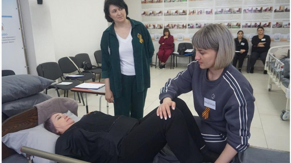 В социальной сфере Ставрополья открыт набор на обучение помощников по уходу