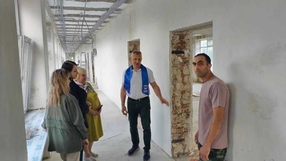 Представители «Единой России» ознакомились с ходом капремонта школы на Ставрополье