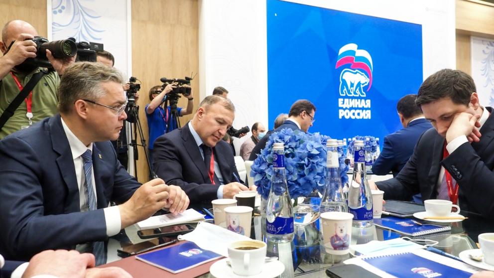 Владимир Владимиров в Санкт-Петербурге принял участие в пленарной сессии «Единой России»