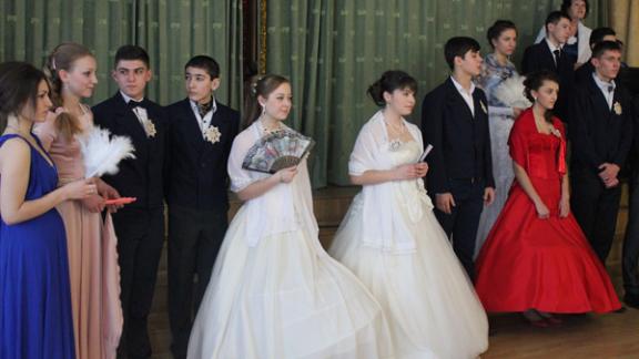 Святочный молодежный бал провели в Пятигорске