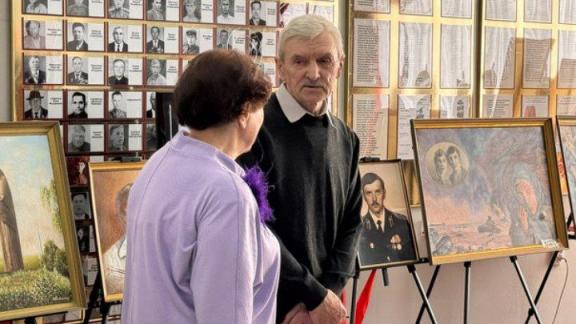 В селе Летняя Ставка открыли выставку художника Ивана Антонца