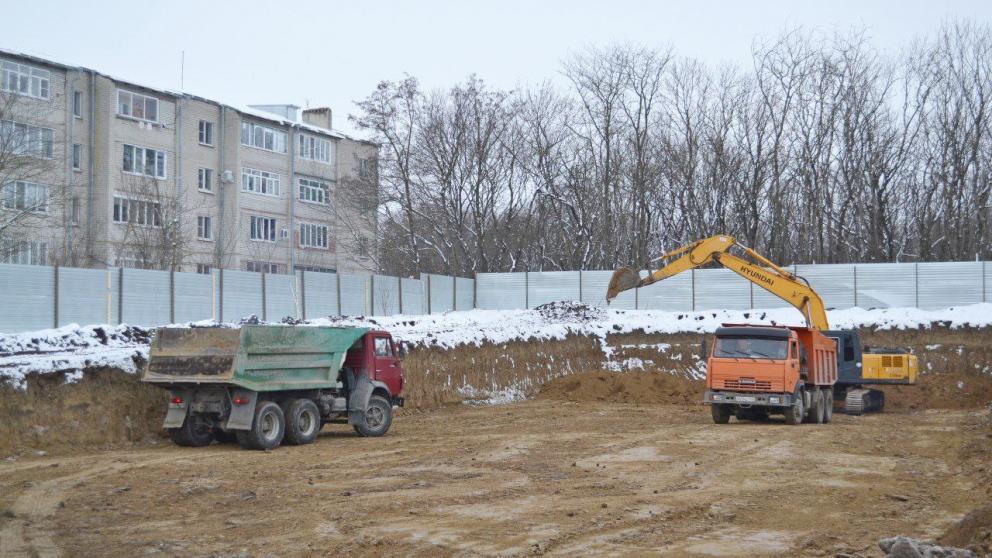 В Георгиевском округе возводят три дома для переселения из аварийного жилья