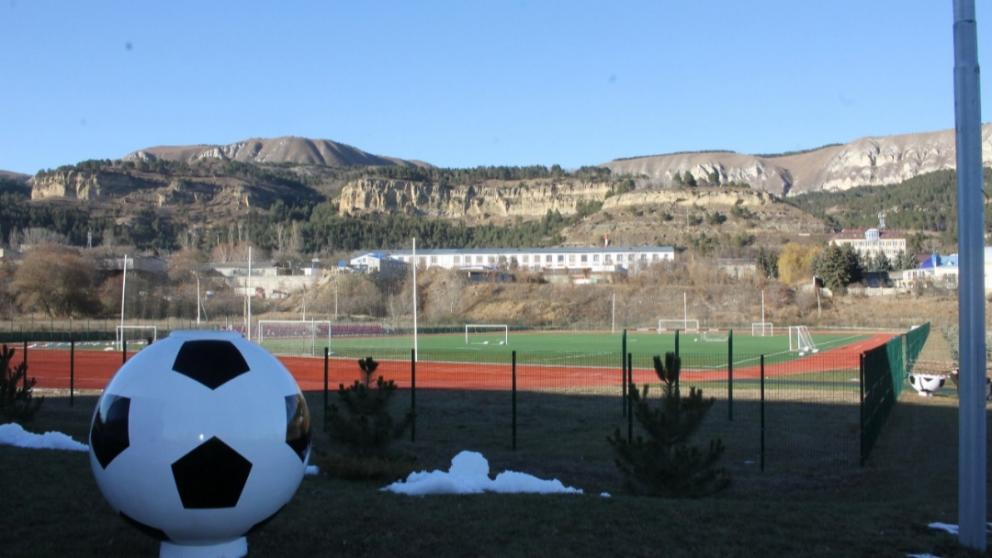 В Кисловодске установили вазоны в виде футбольных мячей