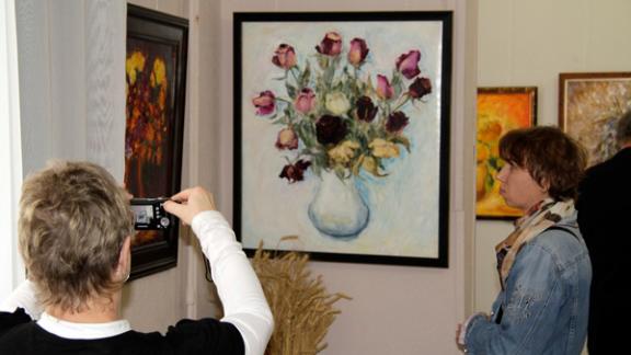 В Ессентуках проходит выставка художника Елены Файко