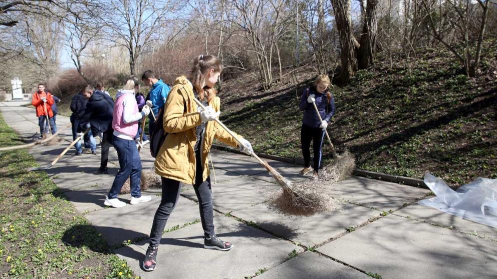 На субботник в Ставрополе вышли более 100 тысяч горожан